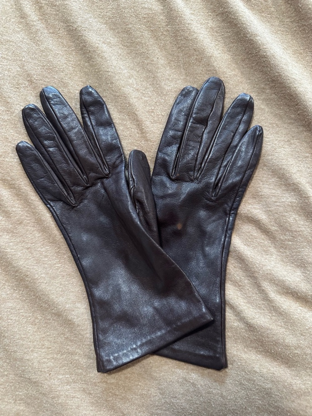 100% Lambskin Leather and silk Classic Black Leather Gloves